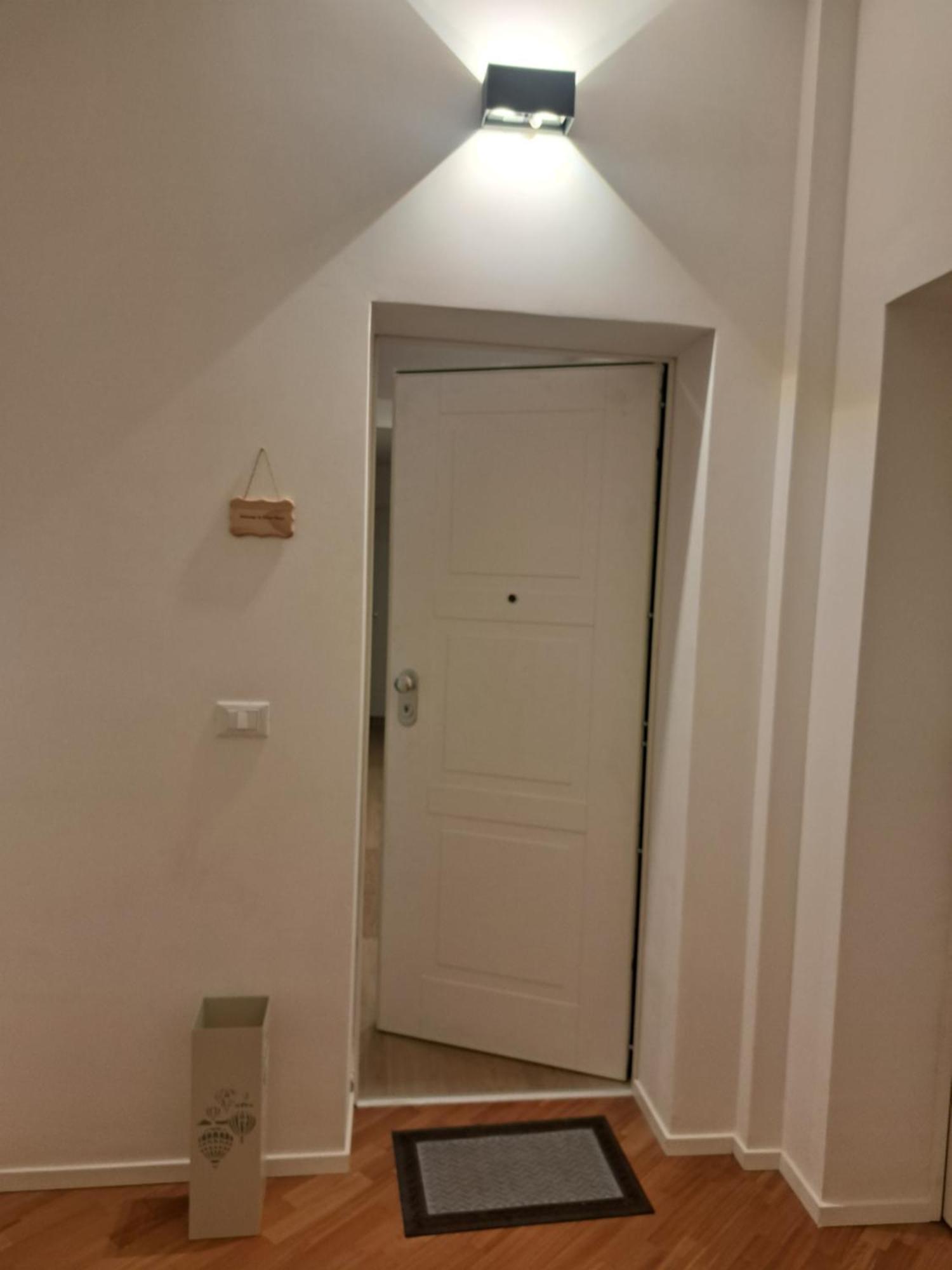 Apartment Dimoralexis, The House In Front Of Vatican's Walls